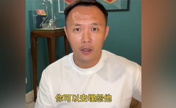 乐鱼体育-阿贾克斯欧冠战术解析：全攻全守理念的现代演绎与实践